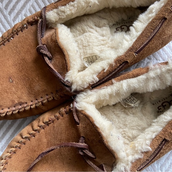 {Ugg} moccasin slippers - Picture 3 of 6